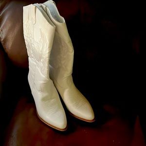 White boots perfect for that country concert your going to!